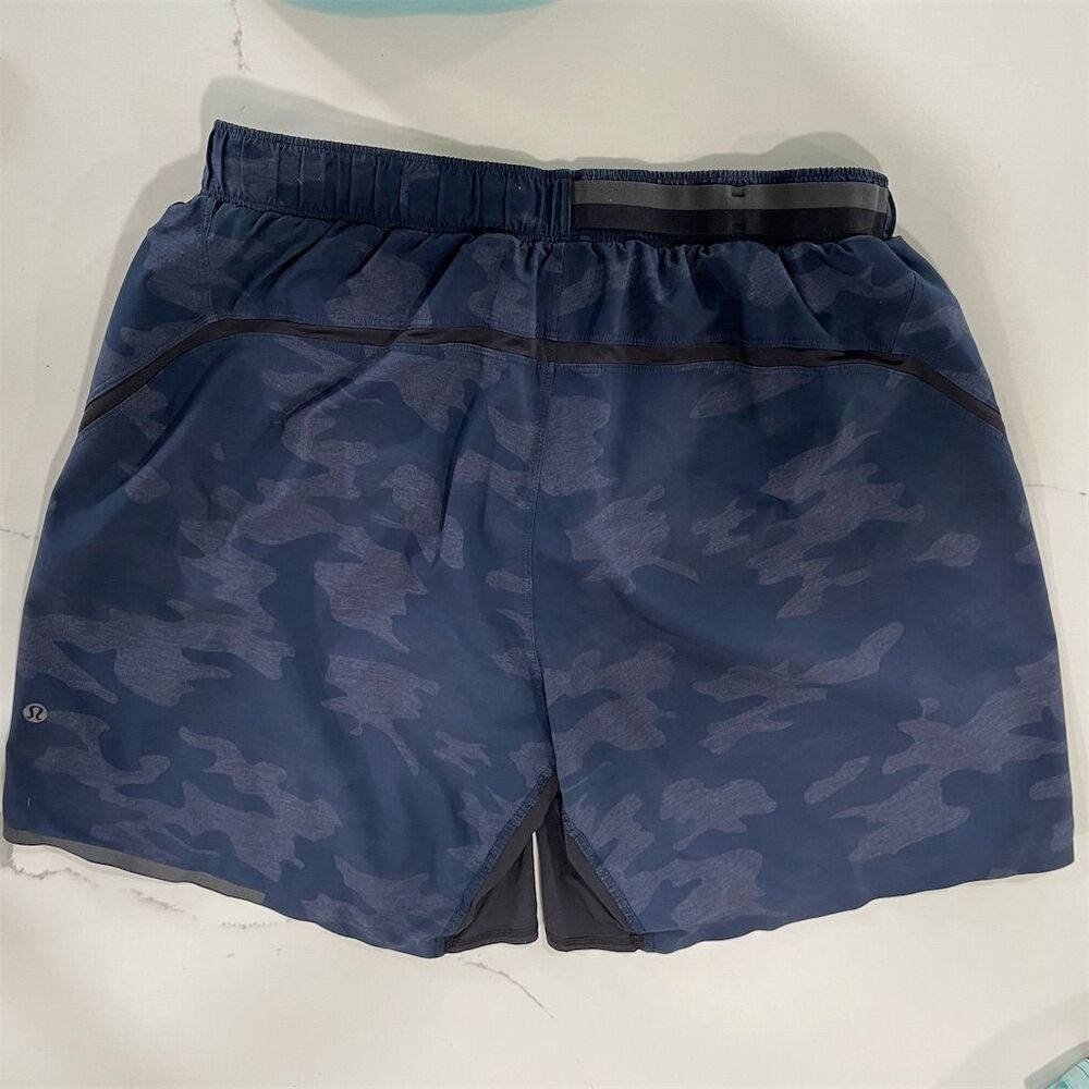 Lululemon Men's Camo Athletic Shorts Size L Navy Running Gym - Picture 6 of 8